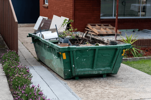 Wie Container mieten bei einer Haushaltsauflösung helfen kann