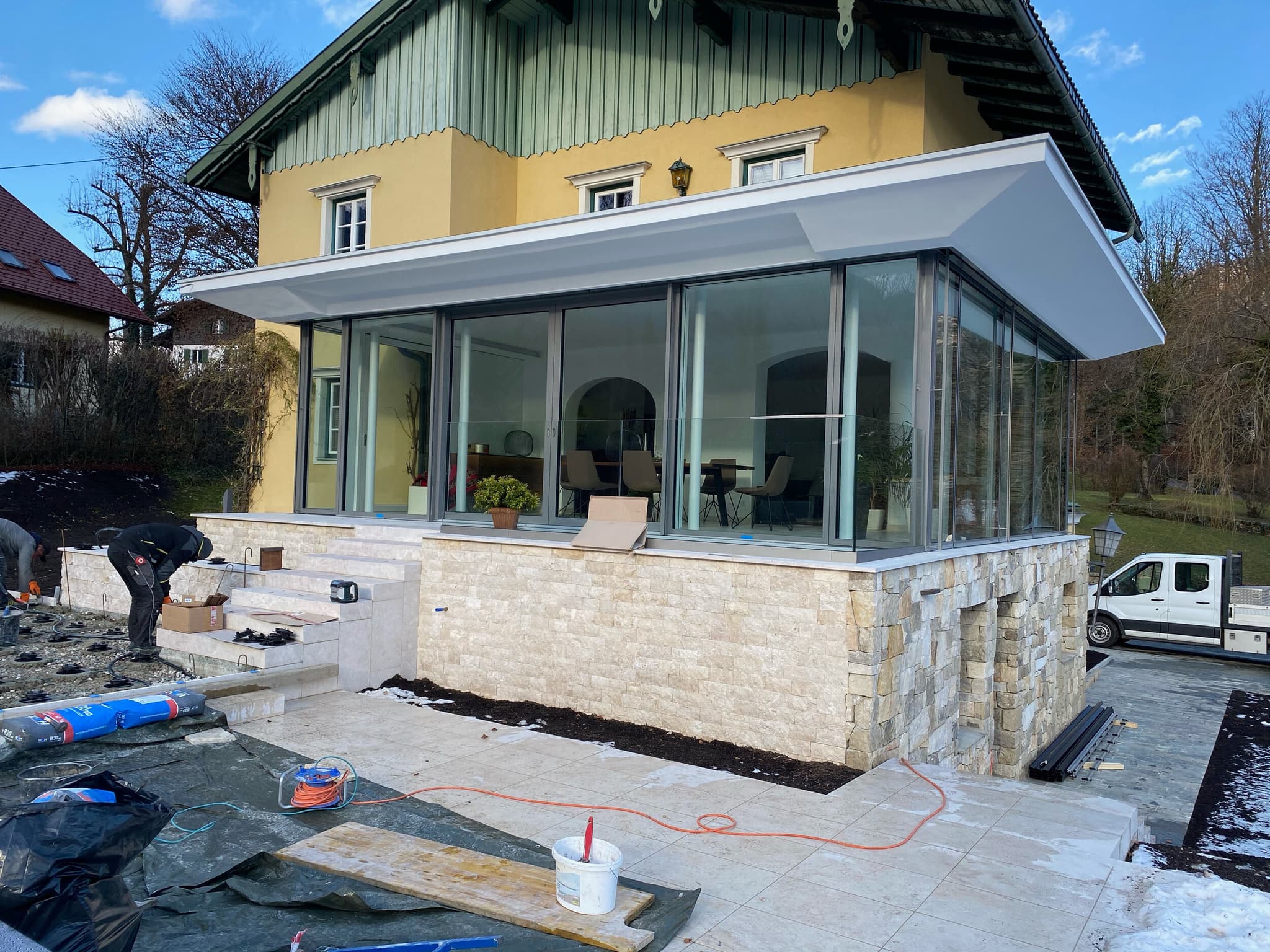 Moderne Carports aus Metall: Trends und Innovationen