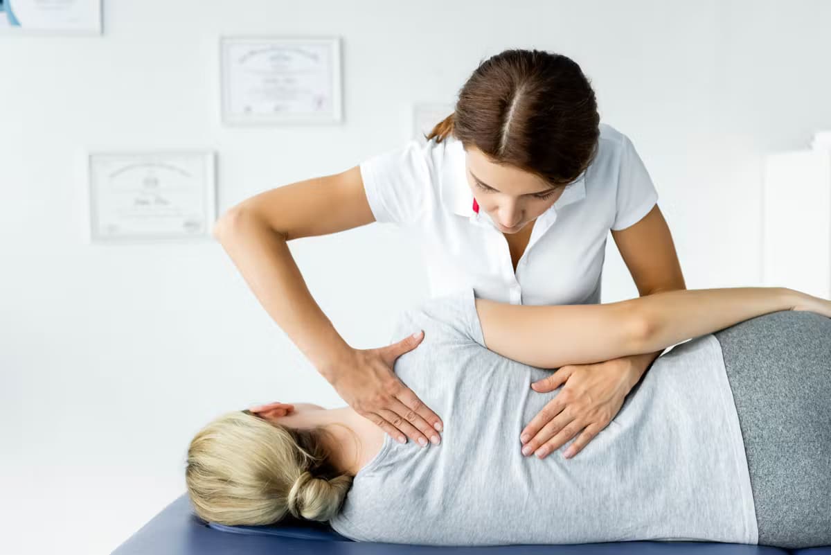 Erfolgreich ohne Skalpell – Osteopathie Berlin Mitte als OP-Alternative