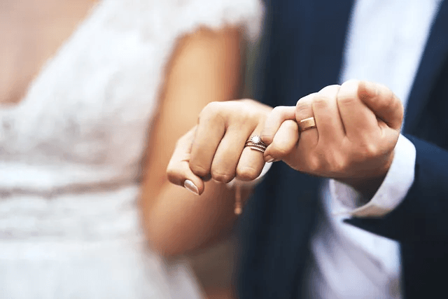 Warum es sich lohnt, Trauringe anfertigen zu lassen: Einzigartige Designs für eure Hochzeit