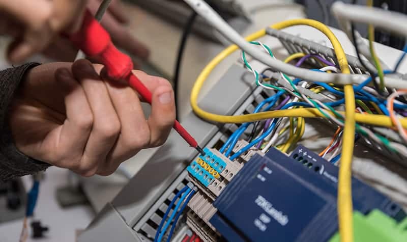DGUV V3 Prüfung: Die Bedeutung der UVV Prüfung bei der Überprüfung von elektrotechnischen Geräten
