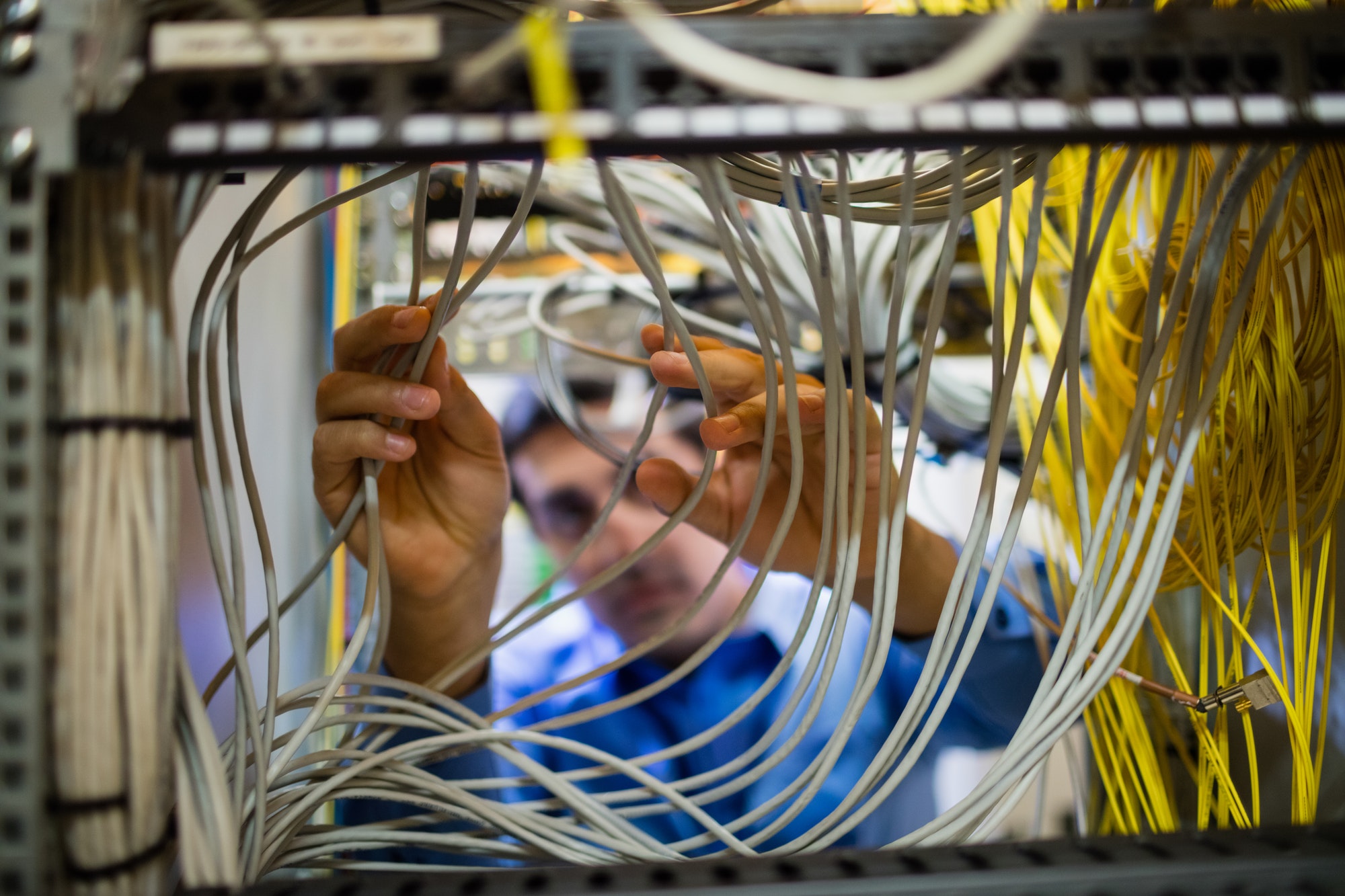 Prüfung ortsfester elektrischer Anlagen und ihre Auswirkungen auf Versicherungen