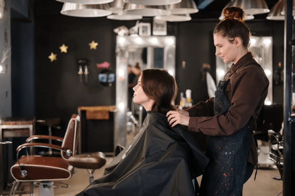 Einrichtung für Friseursalon vom Fachhandel – große Auswahl garantiert