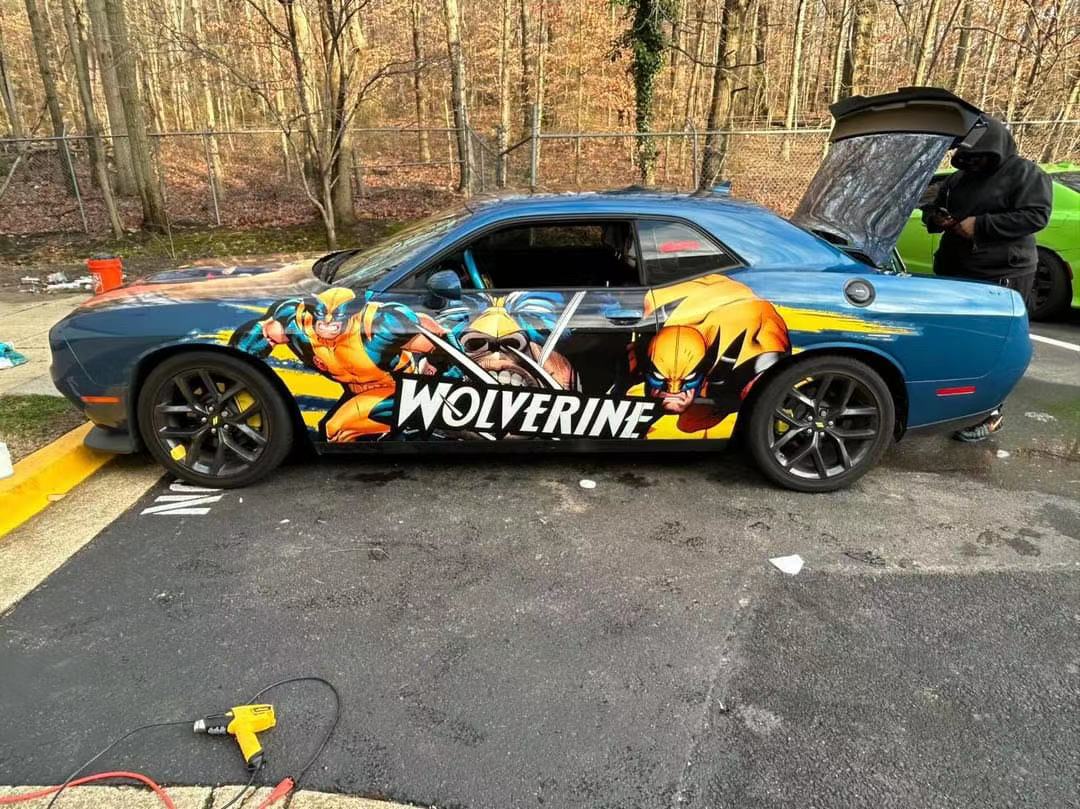 Erregen Sie Aufsehen mit Ihrem Itasha Car: Anime Car Vinyl Wrap für maximale Wirkung!